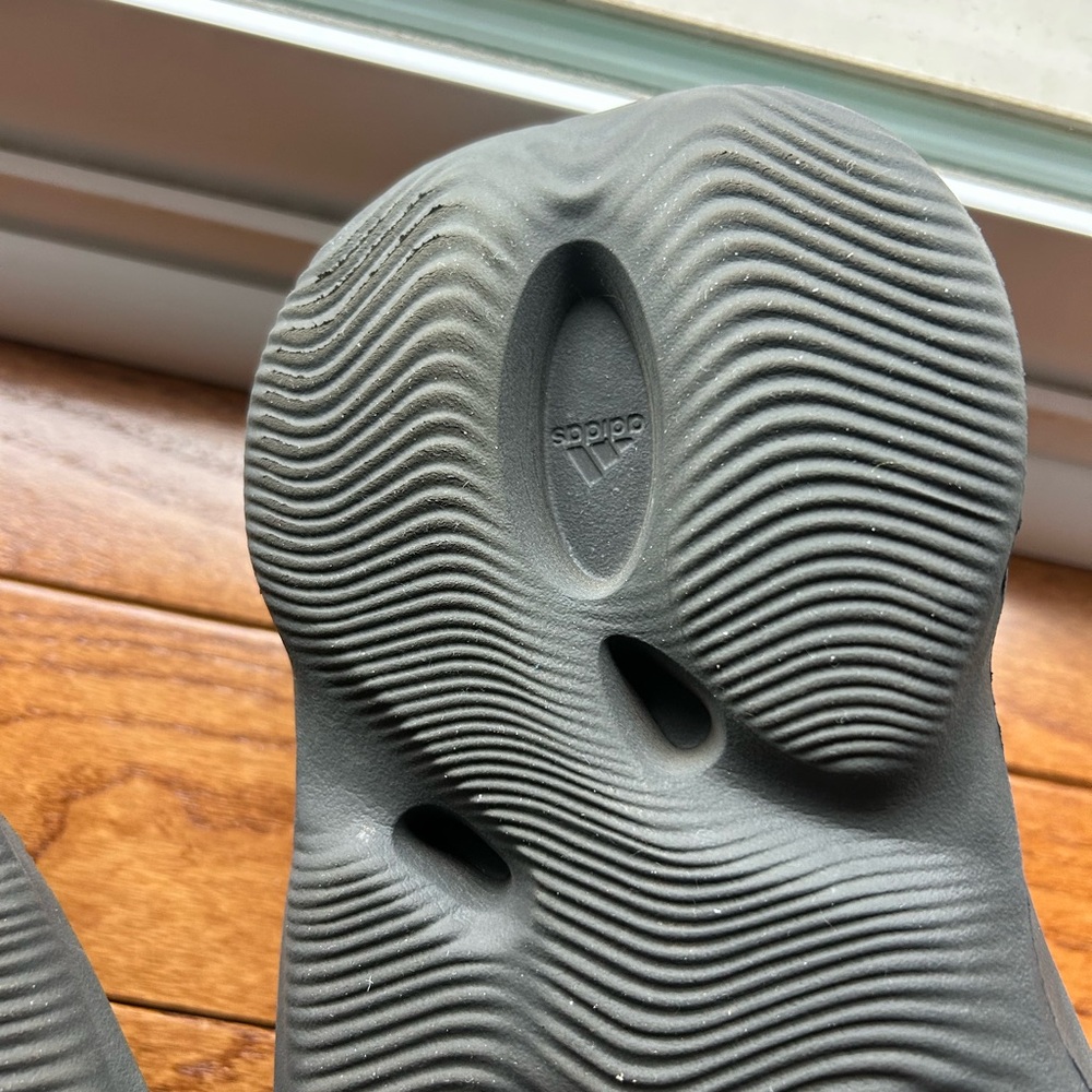 Excellent condition Adidas Yeezy Foam Runner - Picture 4 of 8